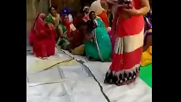 Indian sexy bhabhi dance
