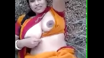 Desi bhabhi in outdoor sex