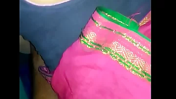 Soti huie bhabhi ko pichhe se chudai ki