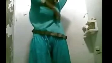 Sexy Bhabhi Nude Shower Show