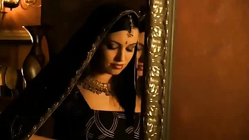 She Seduces With Her Eyes