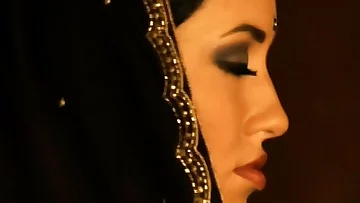 Brunette Bollywood Dancer Babe