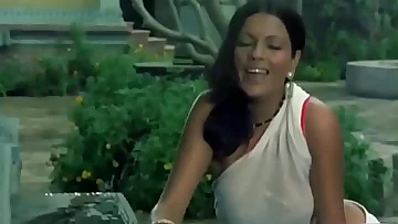 Zeenat Aman nude scene in Satyam Shivam Sundaram