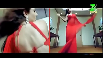 Amisha patel hot sex boobs show         UCVbP3wFi3YBtekglWoKWt2w